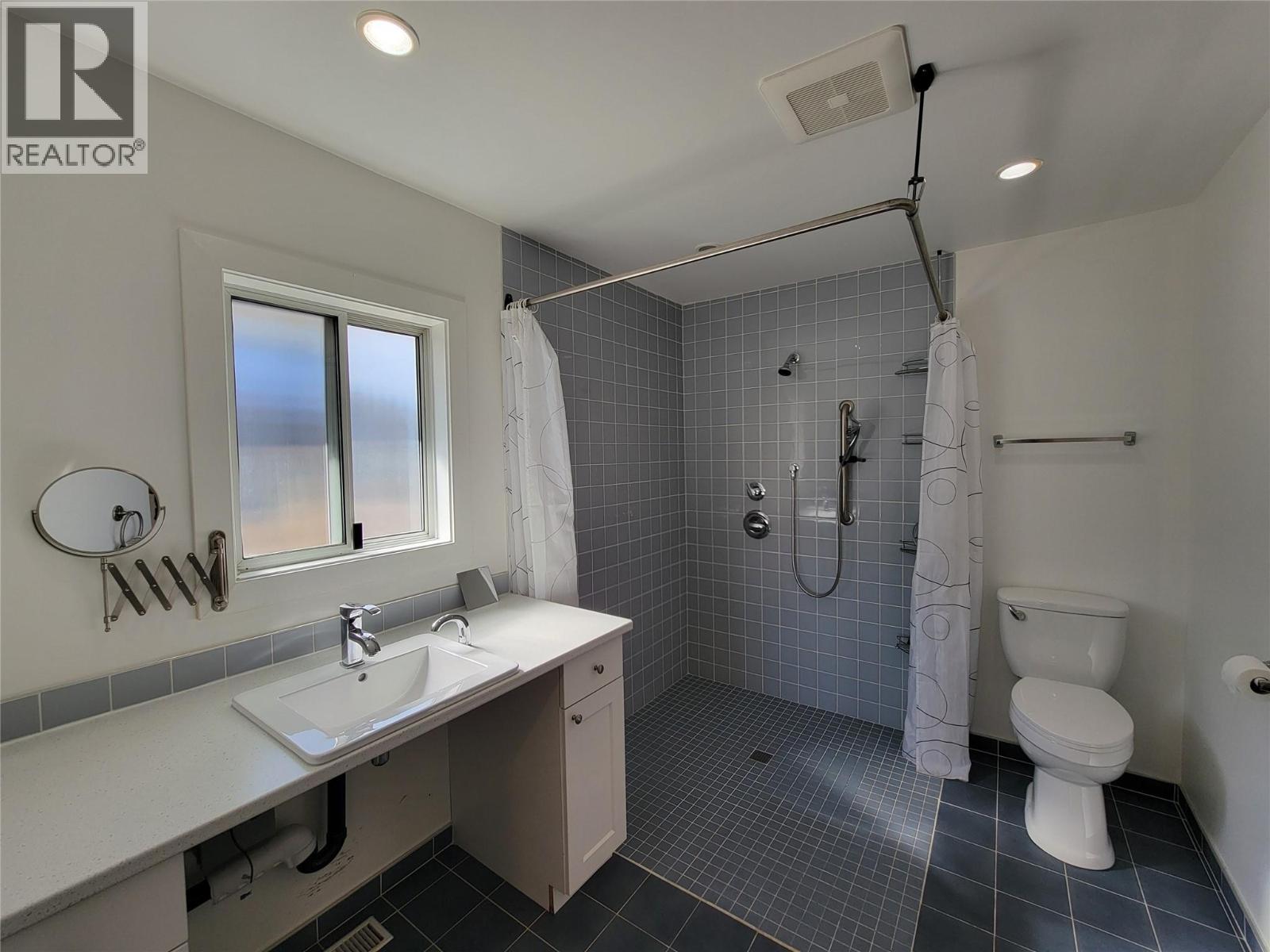 565 Eckhardt Avenue W - 19