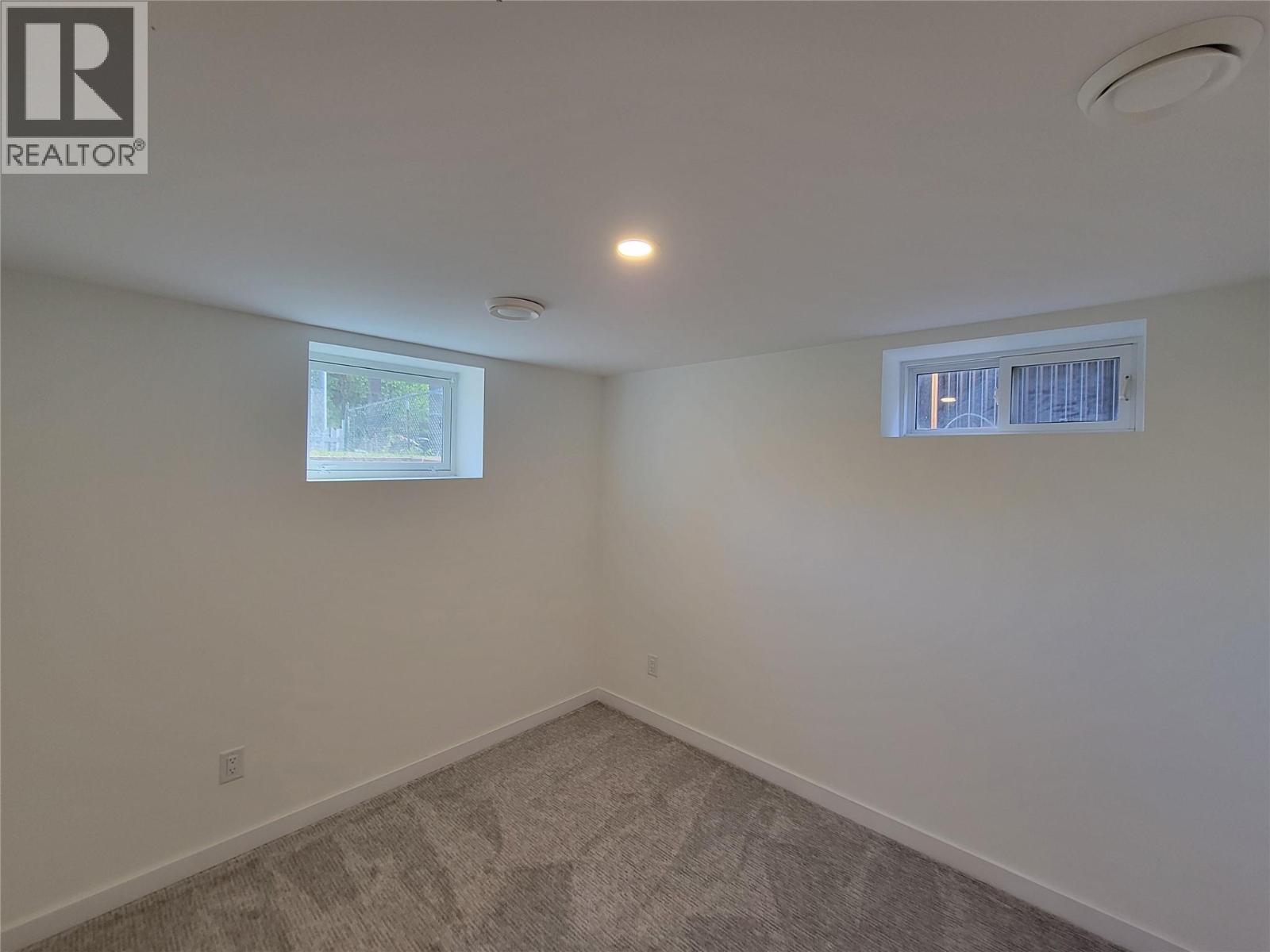 565 Eckhardt Avenue W - 28