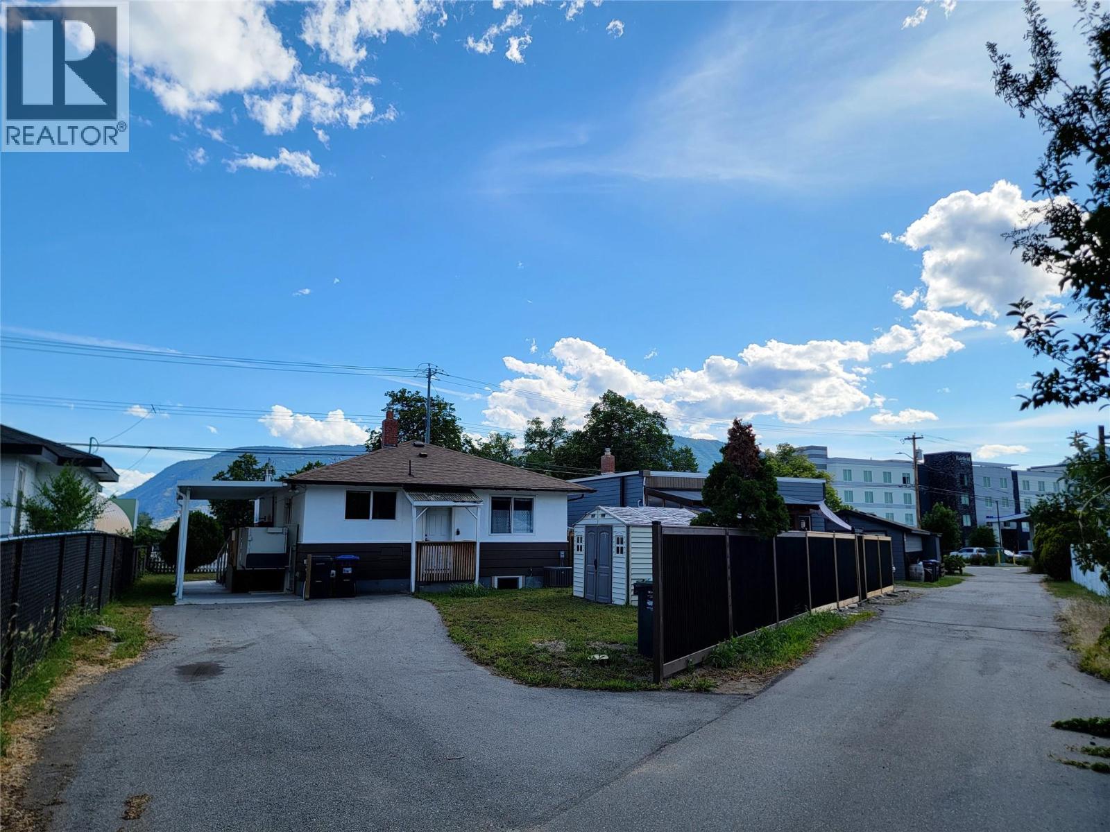 565 Eckhardt Avenue W - 3