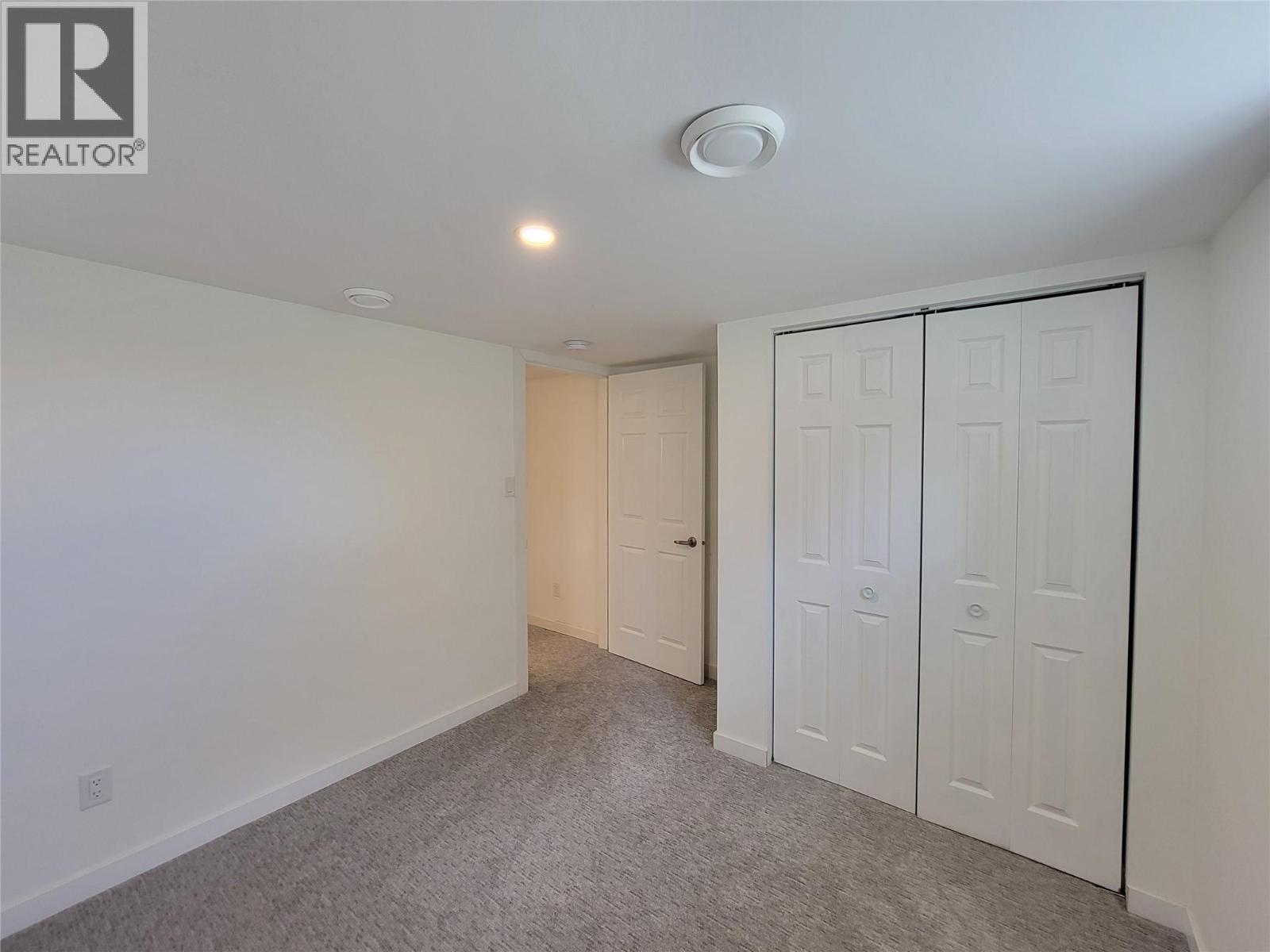 565 Eckhardt Avenue W - 29