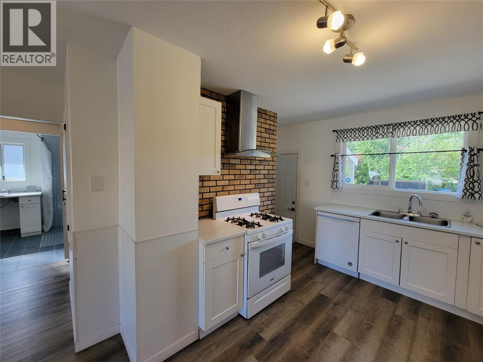 565 Eckhardt Avenue W - 10