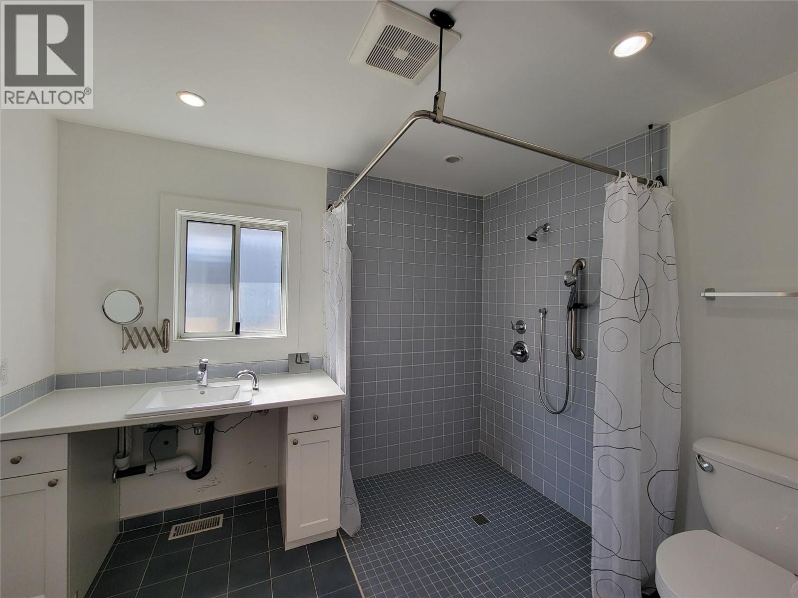 565 Eckhardt Avenue W - 20