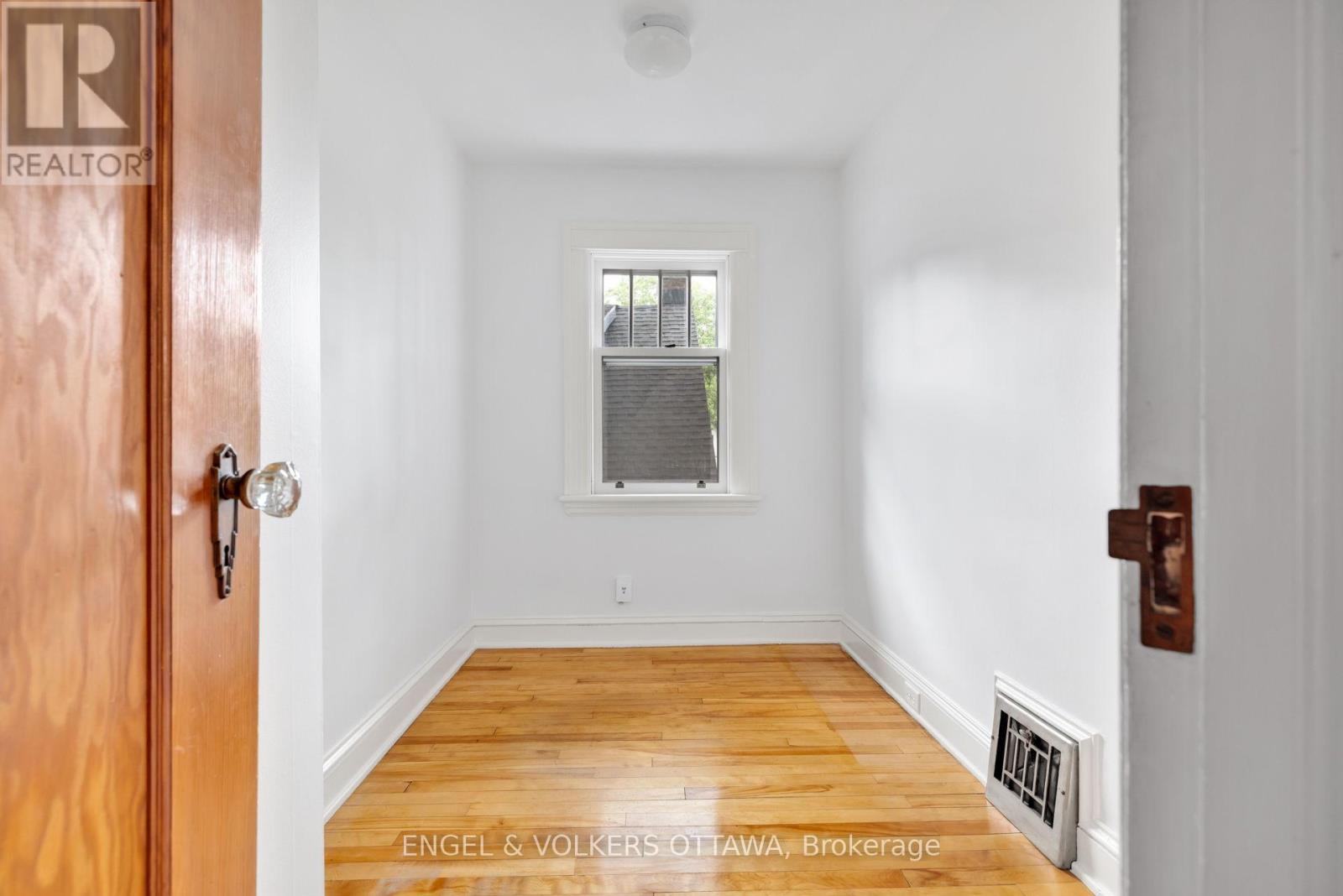 3 Bed, 2 Bath House for Sale in Ottawa – 54 GLENDALE AVENUE, Ottawa – MLS# X13452900 - Image 30