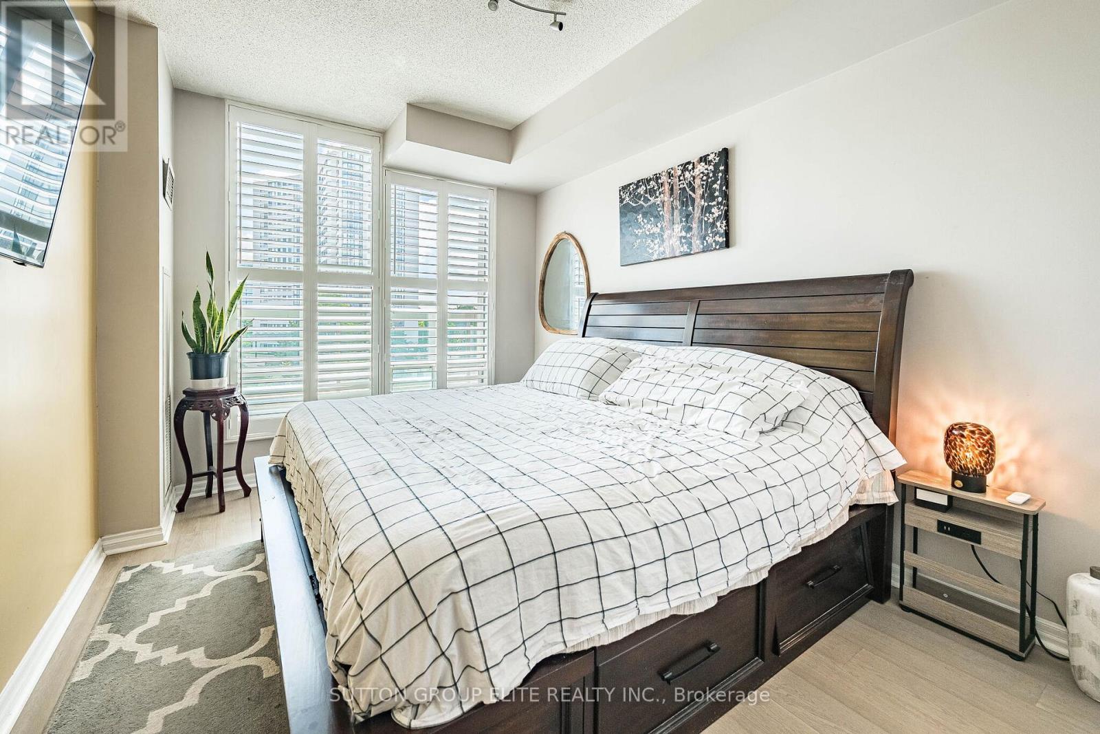 #308 1359 RATHBURN ROAD E - 31