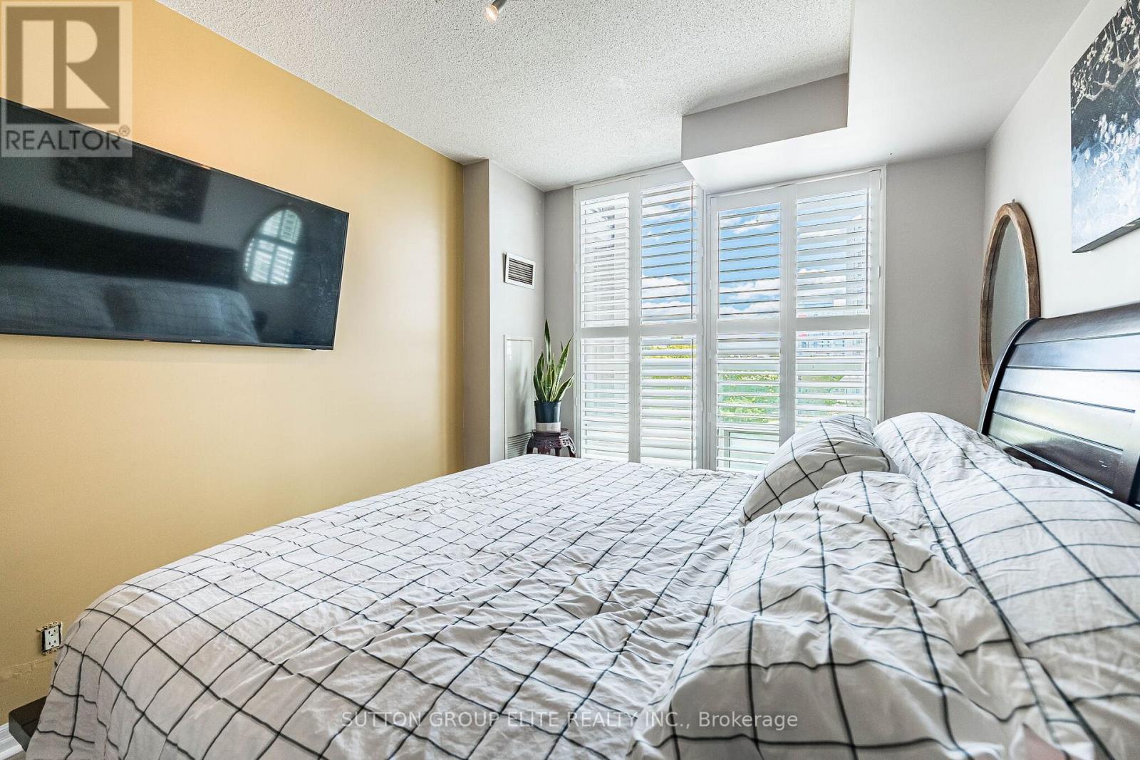 #308 1359 RATHBURN ROAD E - 32