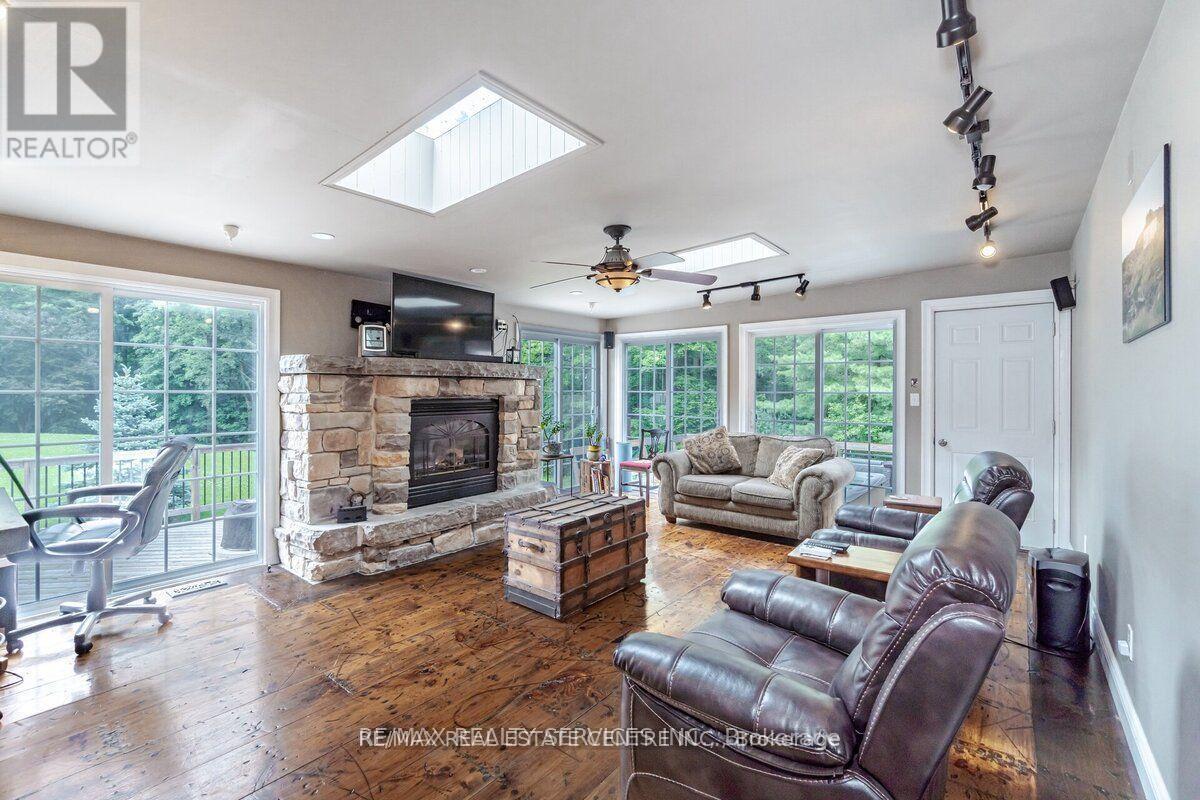 104 KENNEDY ROAD - 12
