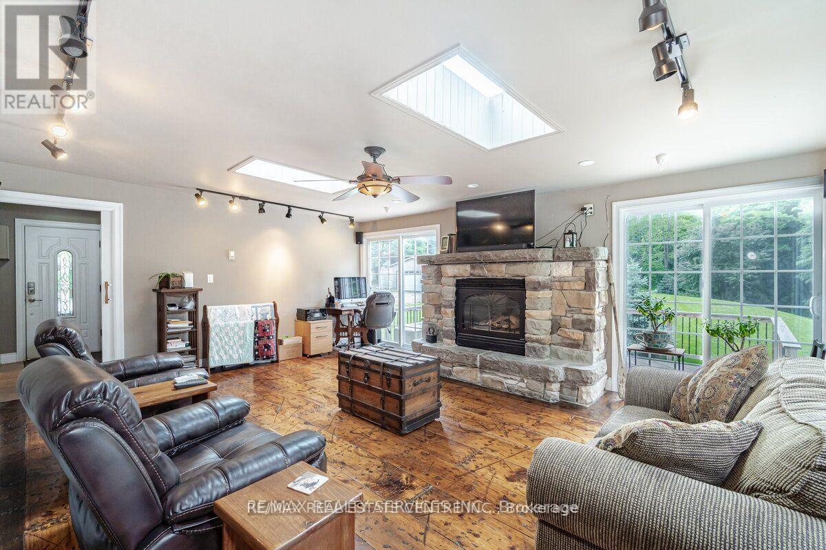 104 KENNEDY ROAD - 13
