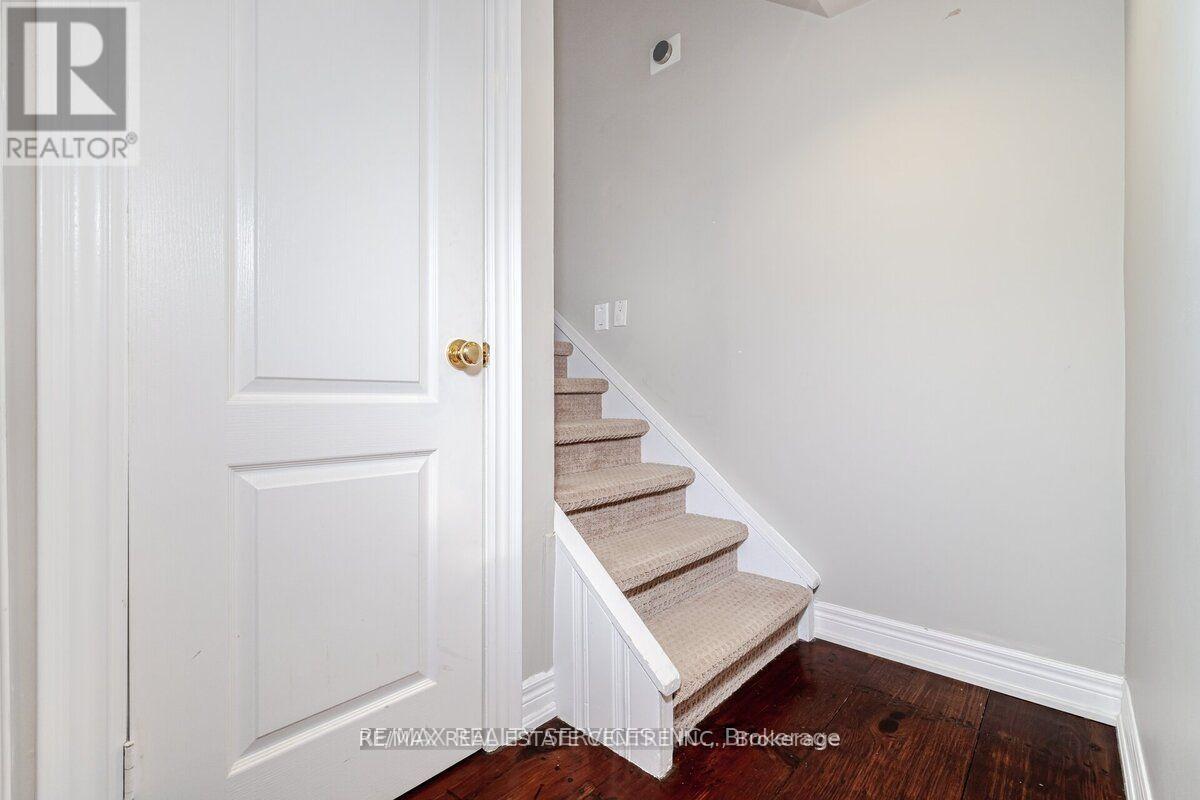 104 KENNEDY ROAD - 17