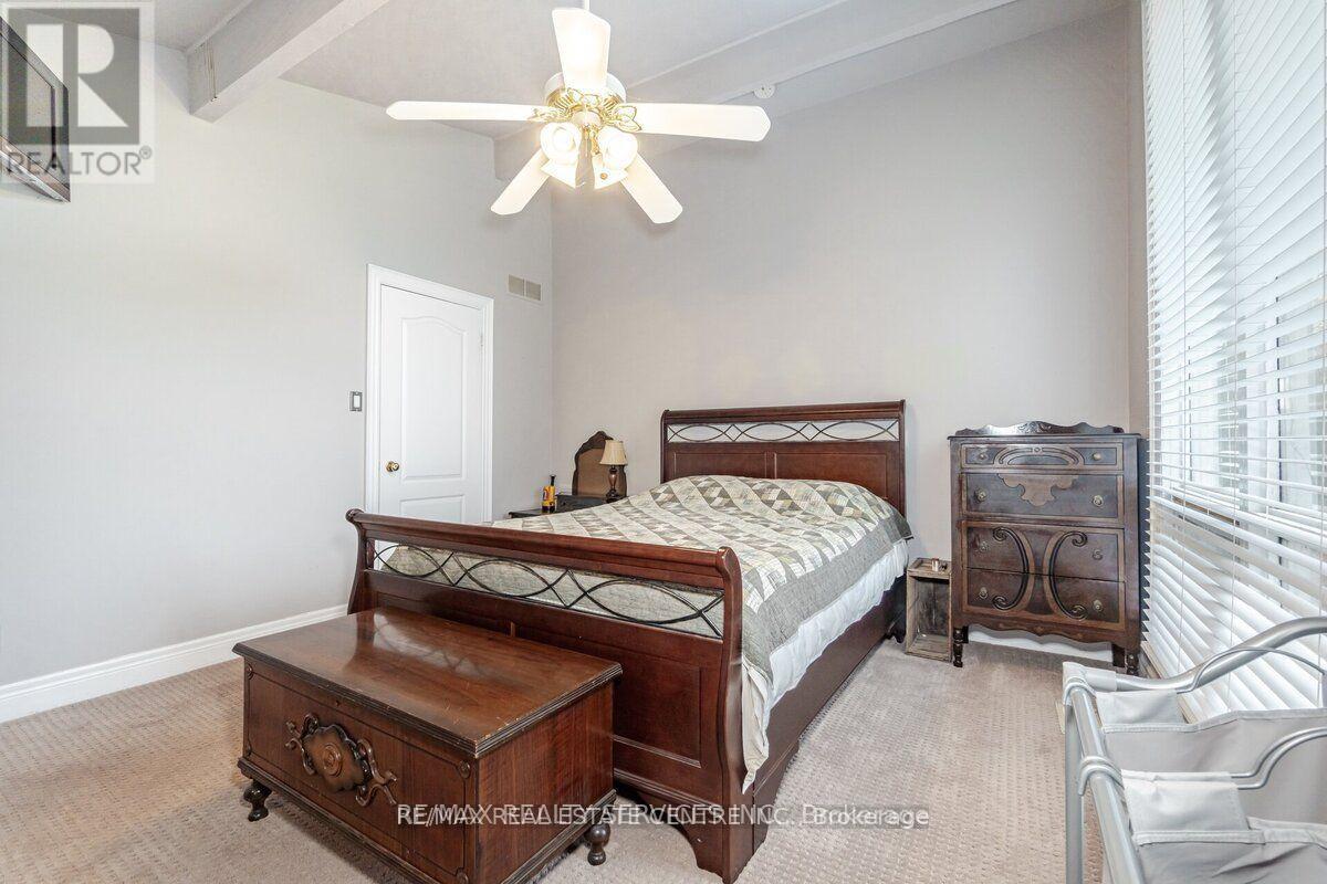 104 KENNEDY ROAD - 19