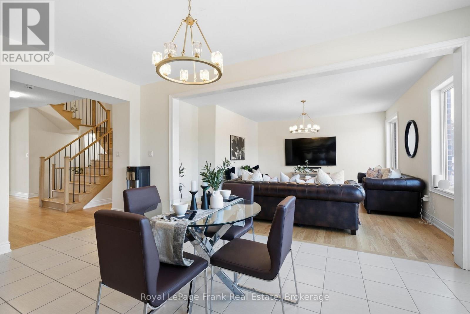 60 HENNESSEY CRESCENT - 13