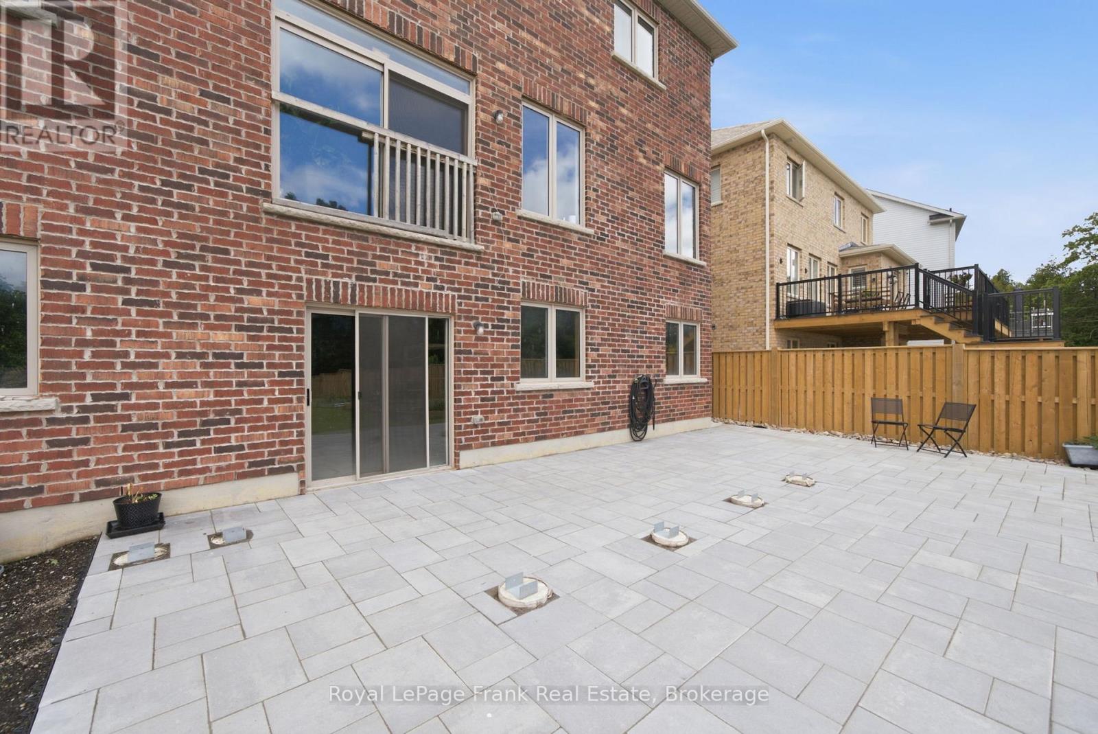 60 HENNESSEY CRESCENT - 41