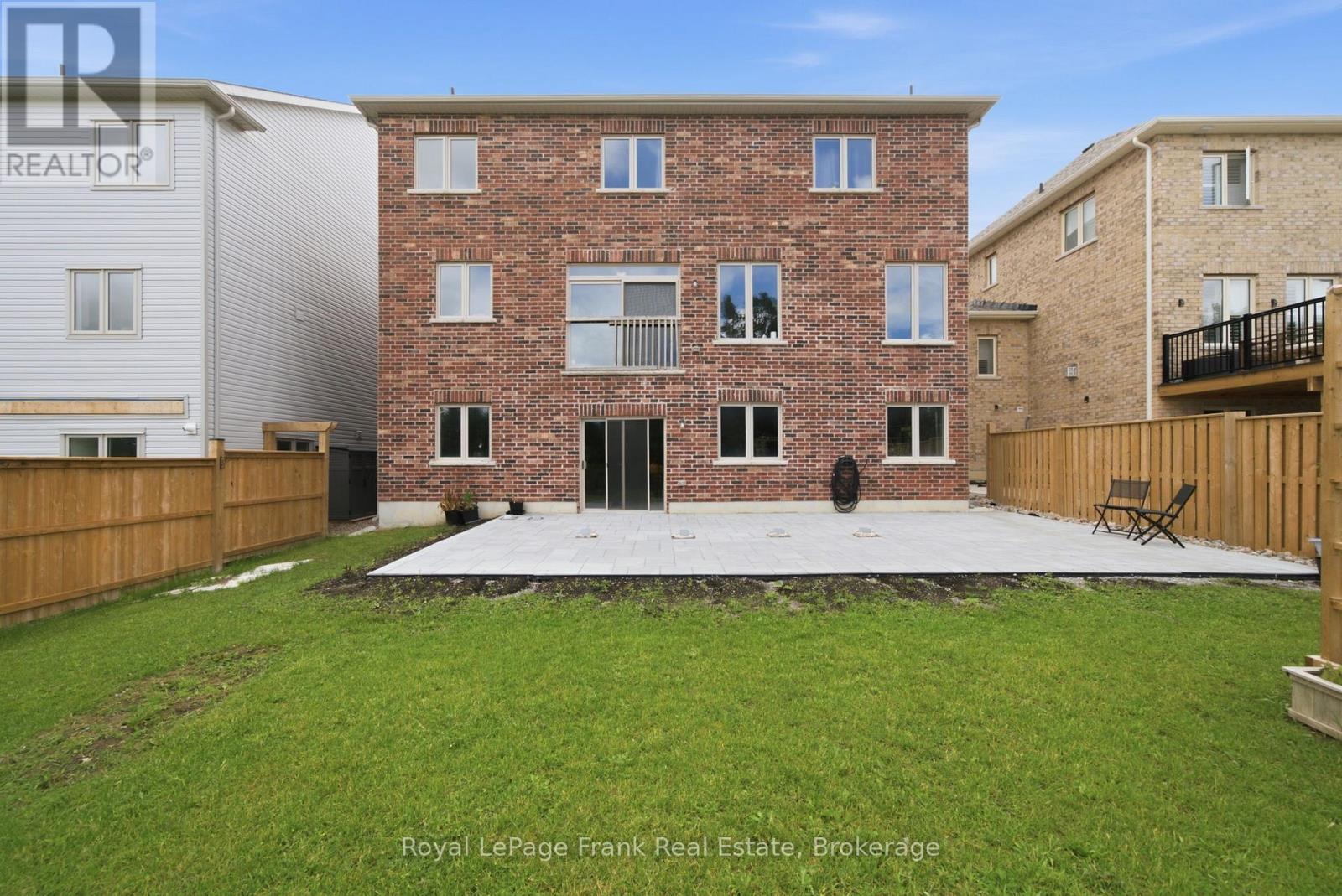 60 HENNESSEY CRESCENT - 42