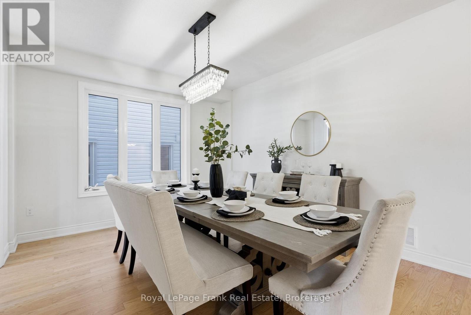 60 HENNESSEY CRESCENT - 9