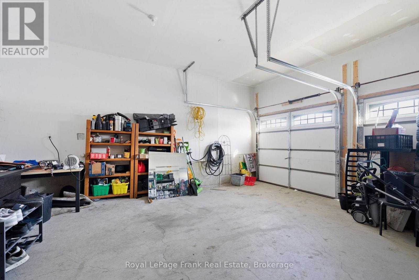 60 HENNESSEY CRESCENT - 46