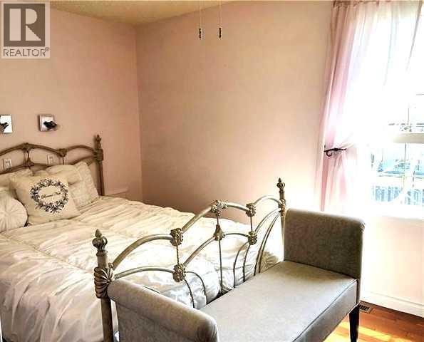 9105 96 Ave - 28