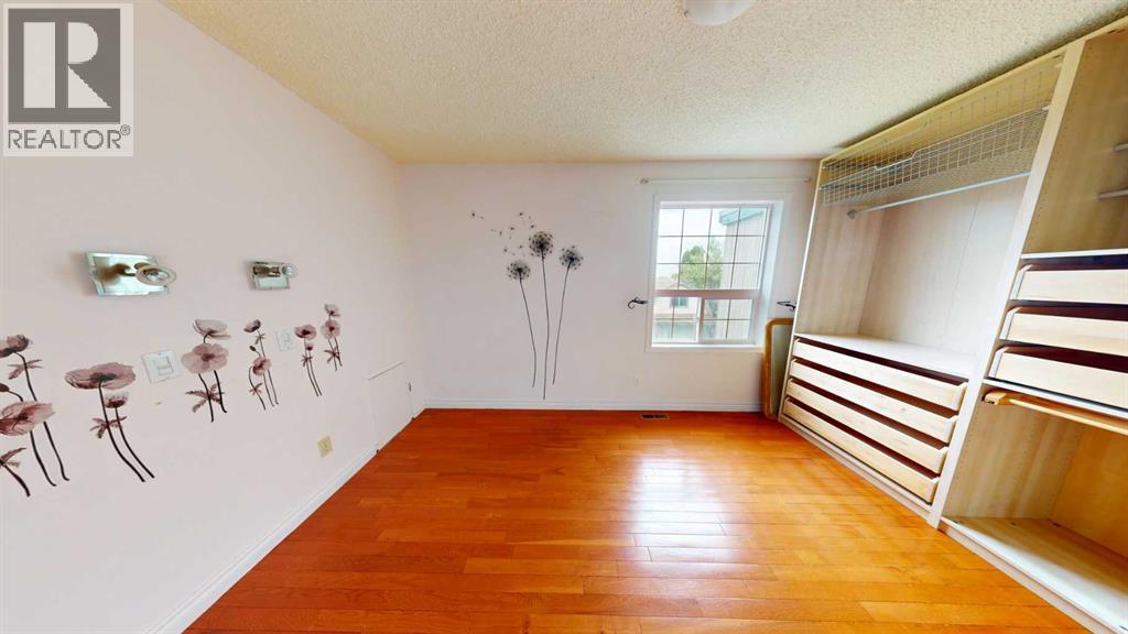 9105 96 Ave - 22