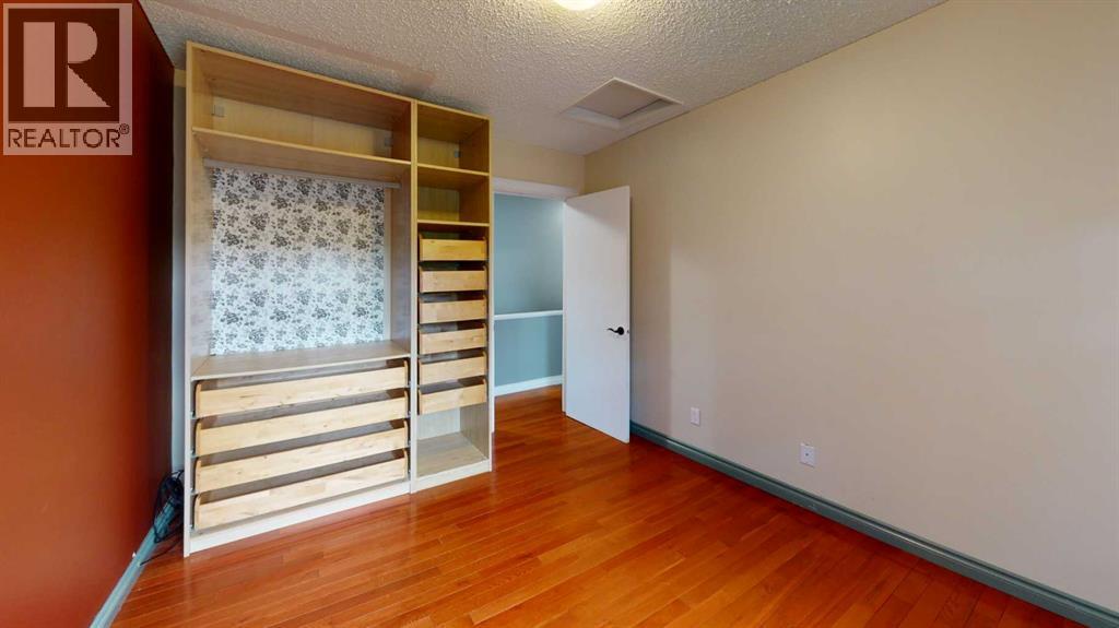9105 96 Ave - 24