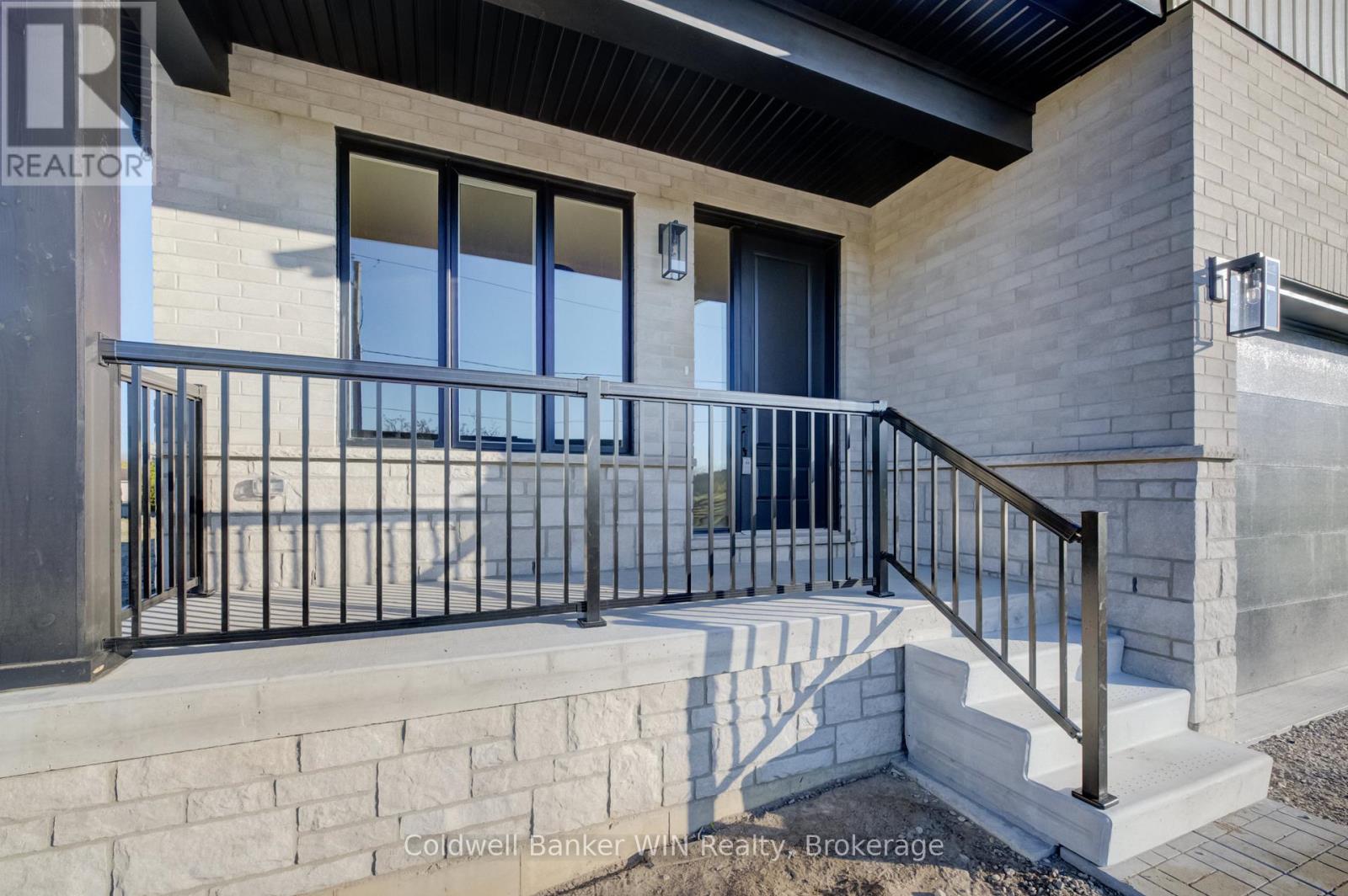 647 MARTIN STREET - 2