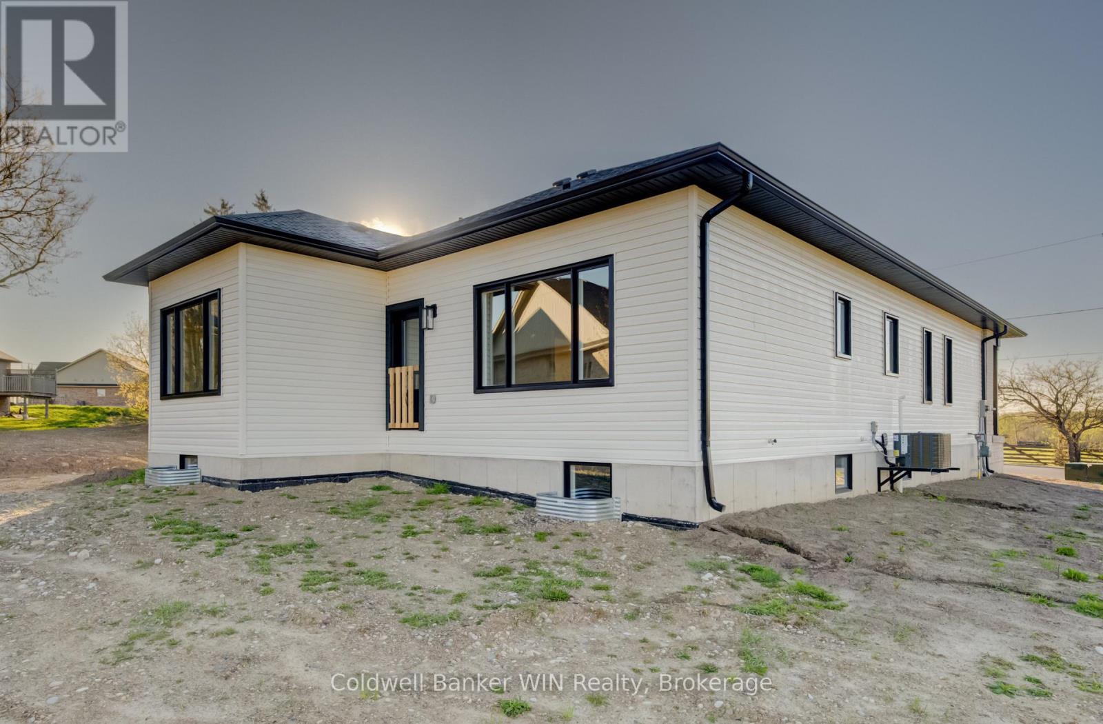 647 MARTIN STREET - 32