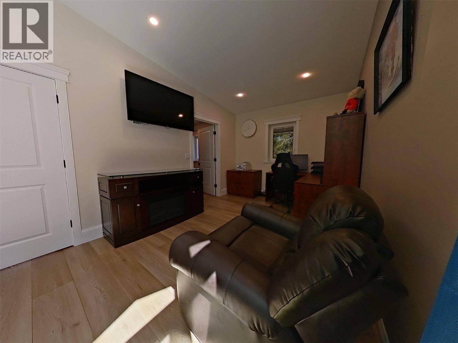 1578 MT FISHER Crescent - 56