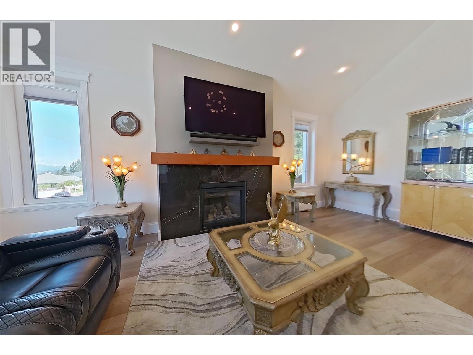 1578 MT FISHER Crescent - 14