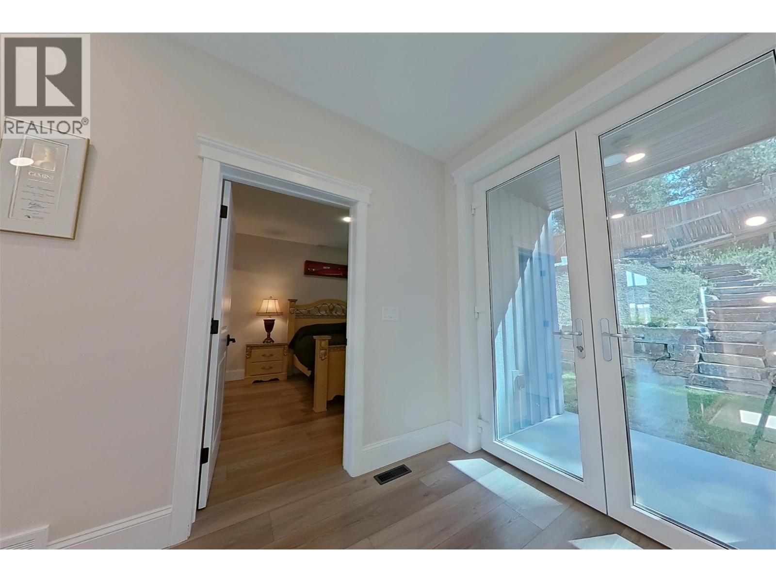 1578 MT FISHER Crescent - 36