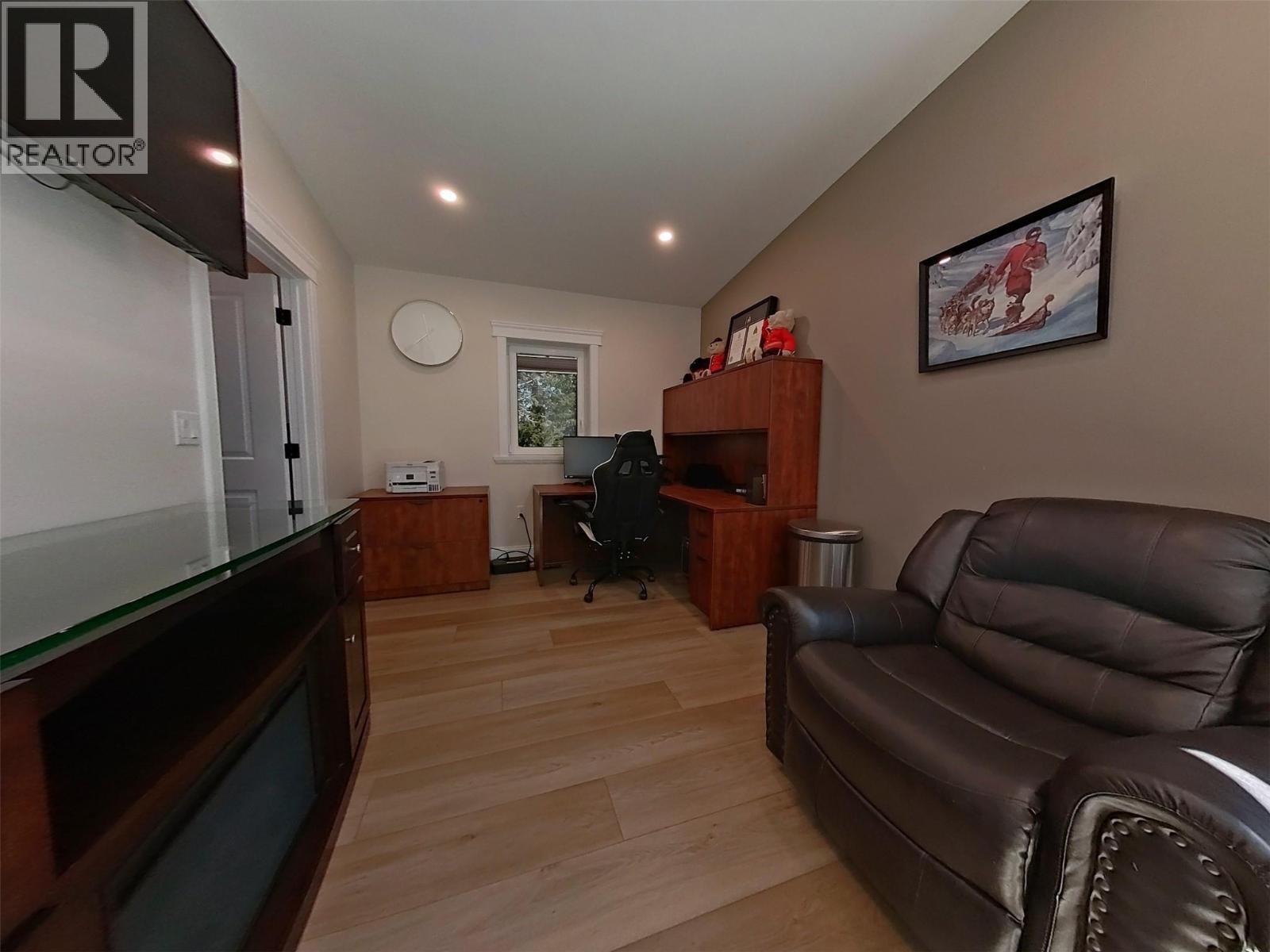 1578 MT FISHER Crescent - 44