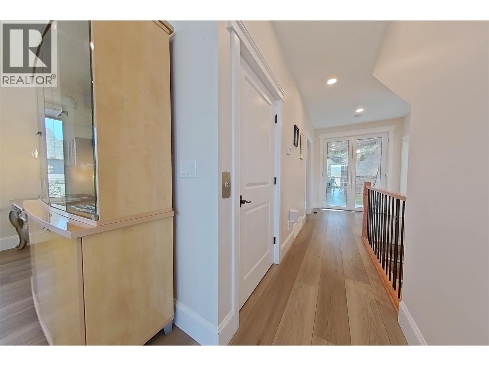 1578 MT FISHER Crescent - 16