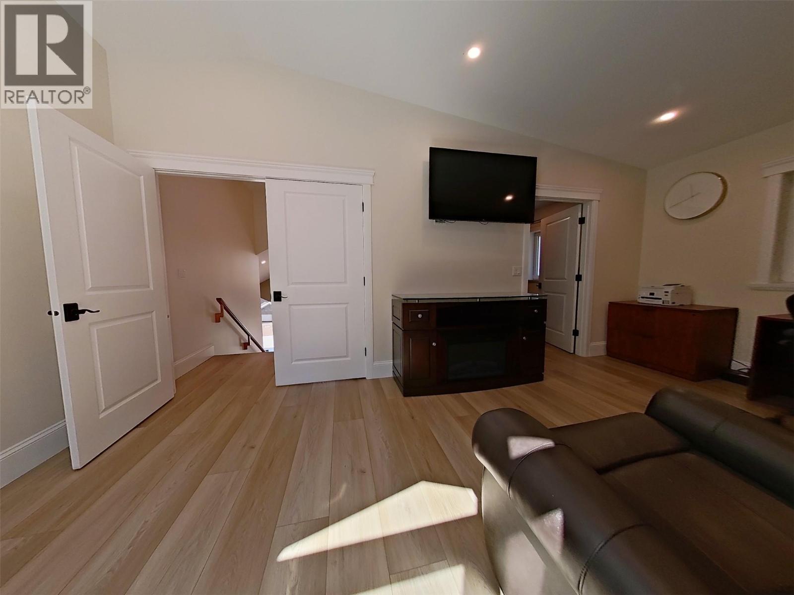 1578 MT FISHER Crescent - 57