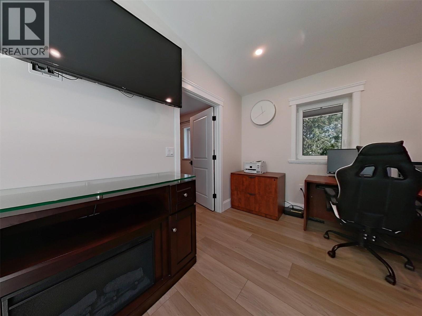 1578 MT FISHER Crescent - 53