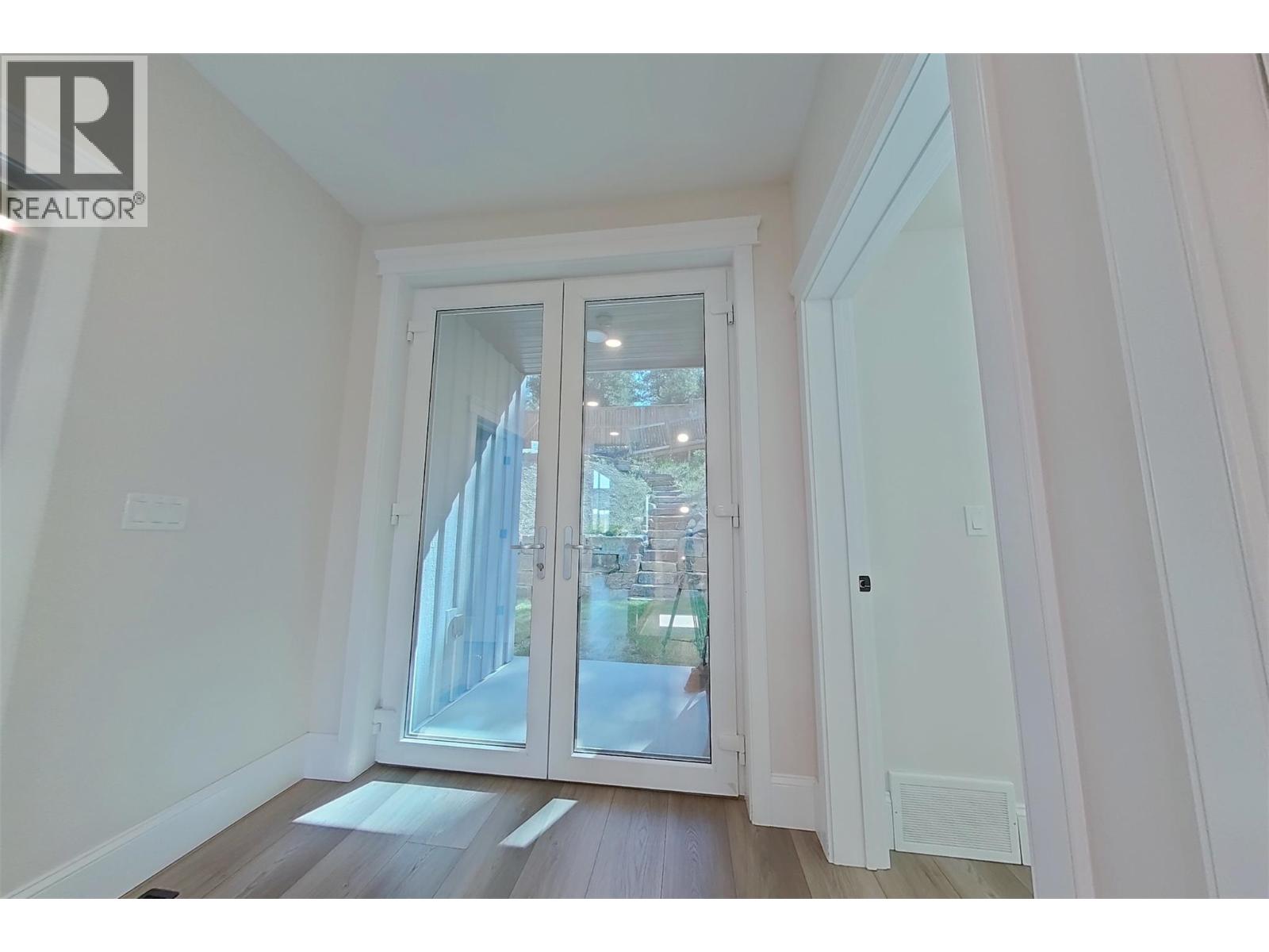 1578 MT FISHER Crescent - 35