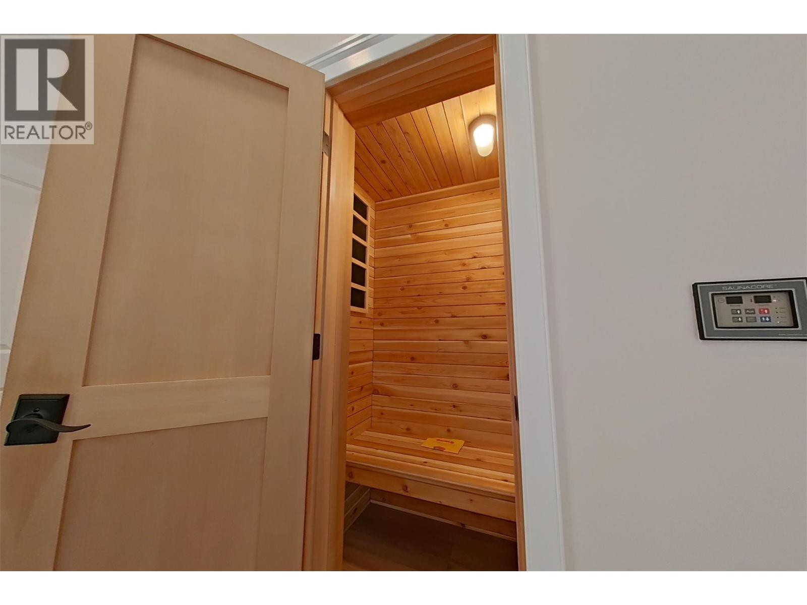 1578 MT FISHER Crescent - 43