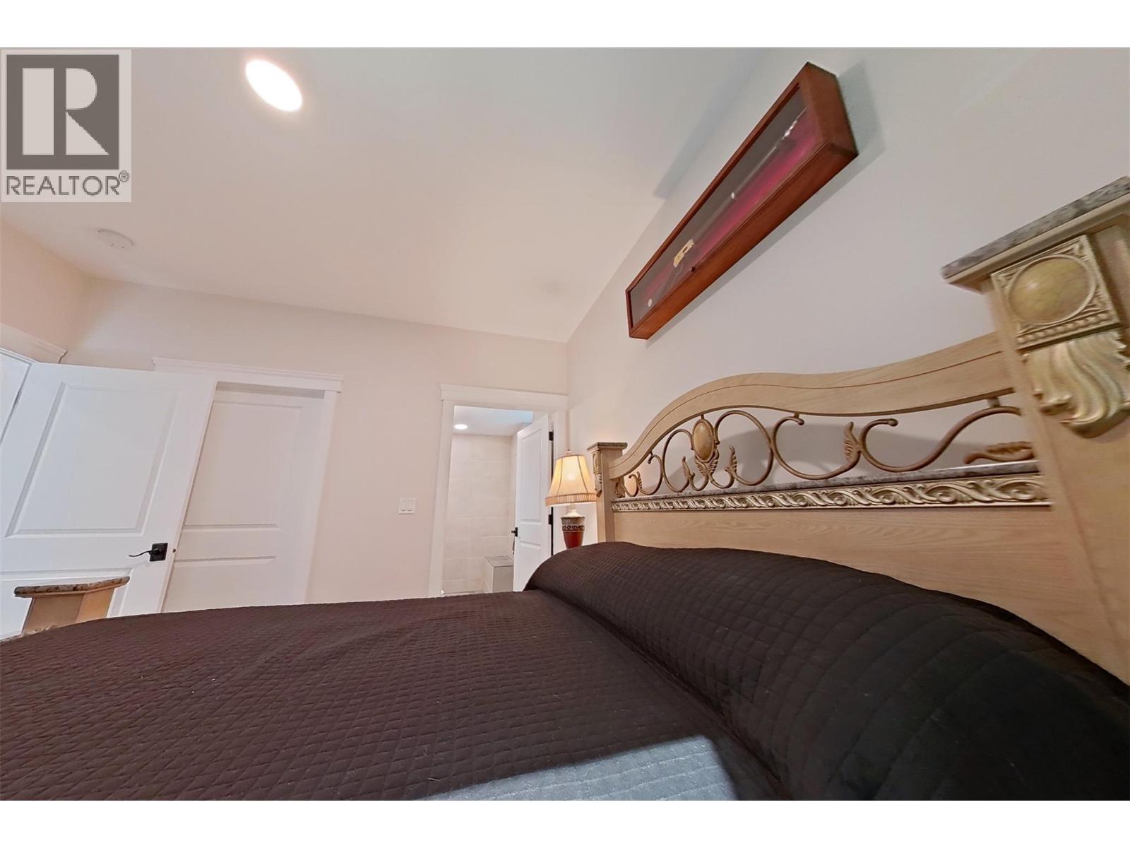 1578 MT FISHER Crescent - 34