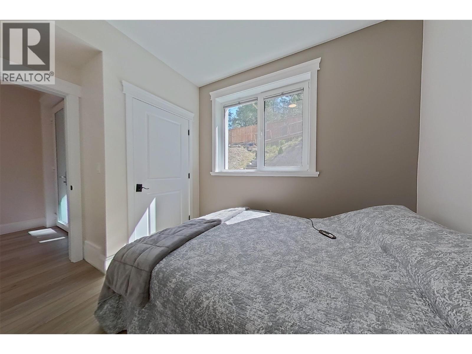 1578 MT FISHER Crescent - 38