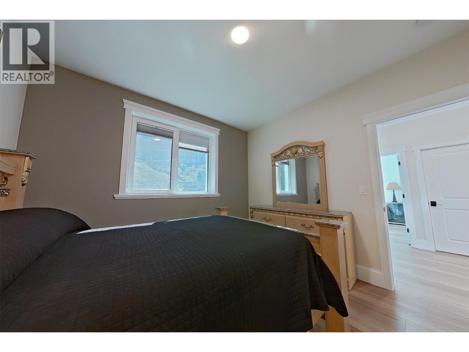1578 MT FISHER Crescent - 29