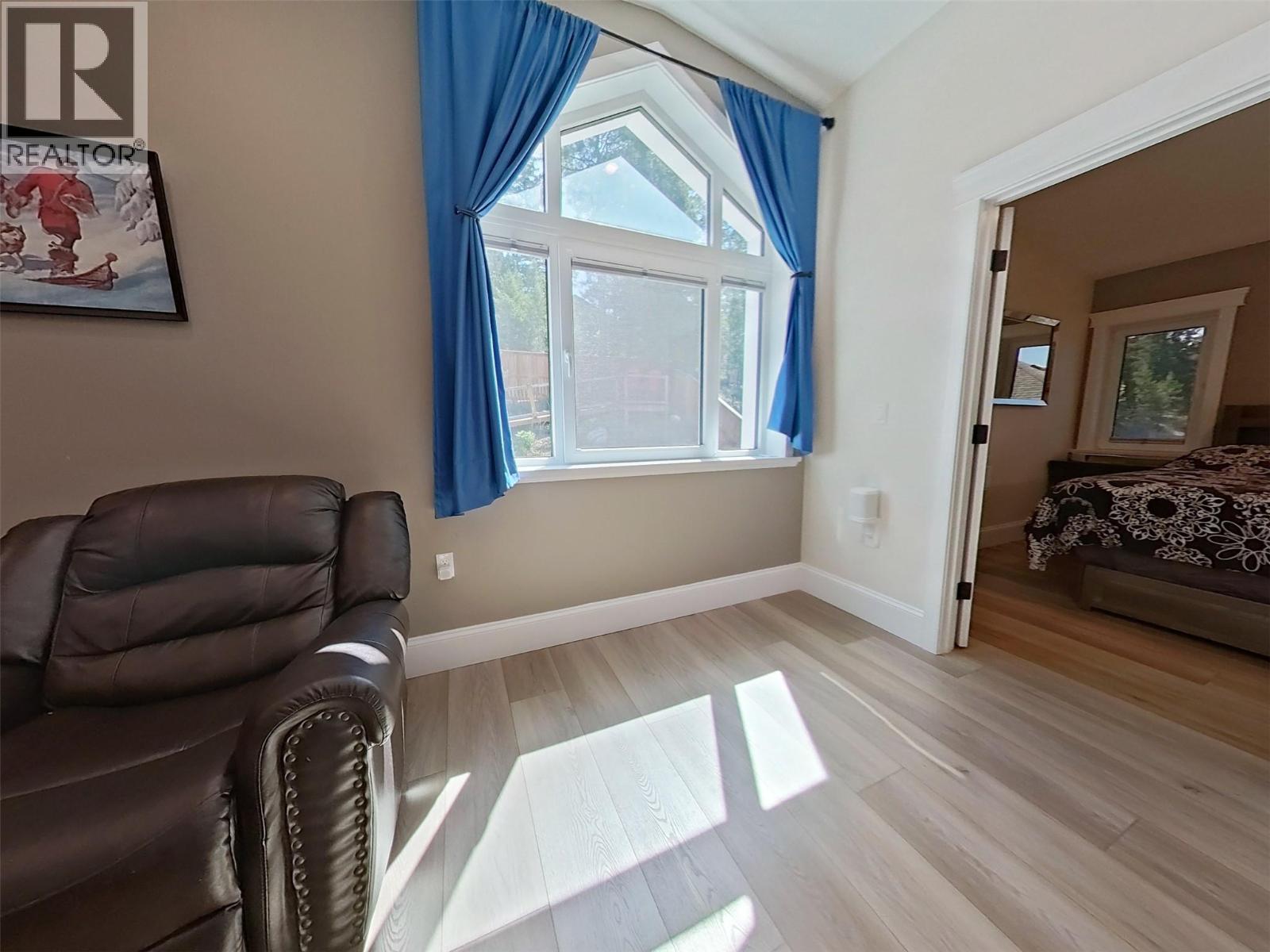 1578 MT FISHER Crescent - 45