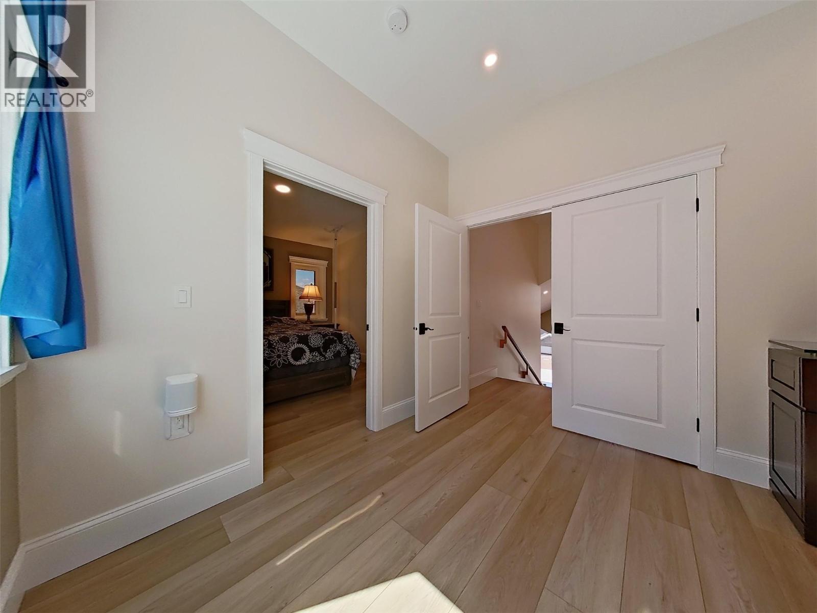 1578 MT FISHER Crescent - 58