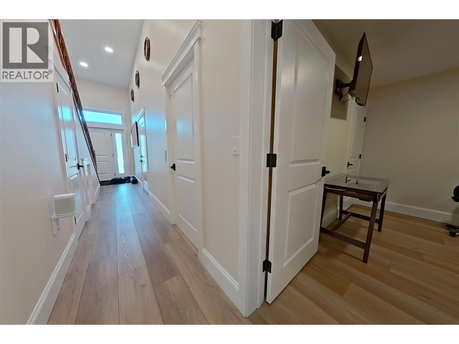 1578 MT FISHER Crescent - 70