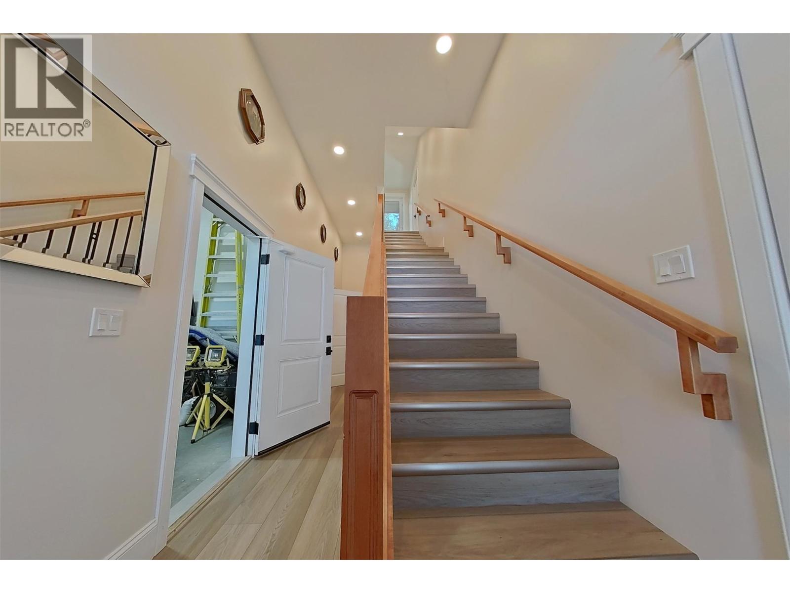 1578 MT FISHER Crescent - 72