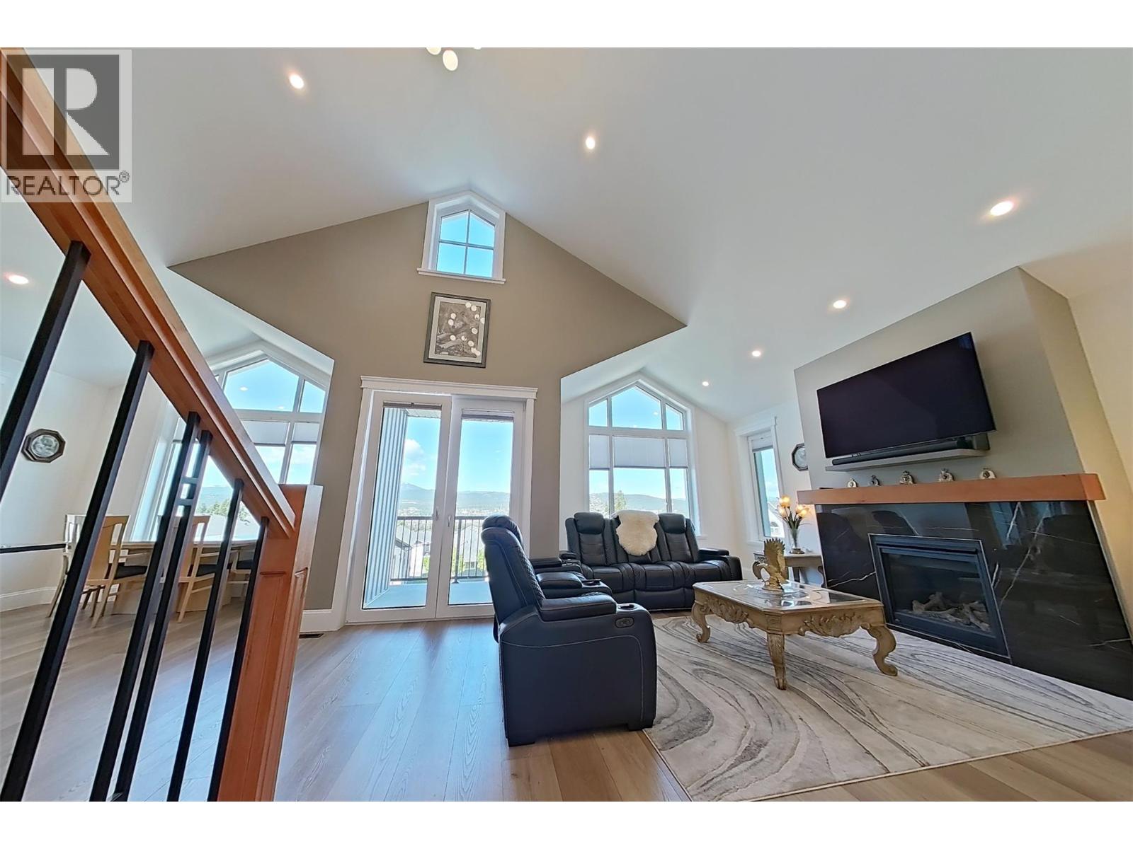 1578 MT FISHER Crescent - 17