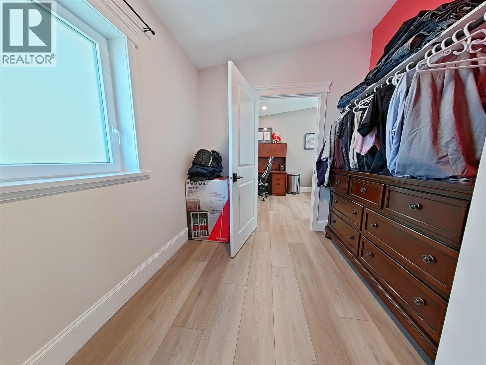 1578 MT FISHER Crescent - 55