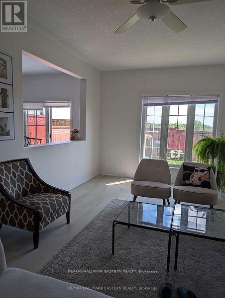 31 PAUL REXE BOULEVARD E - 10