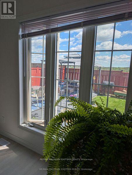 31 PAUL REXE BOULEVARD E - 12
