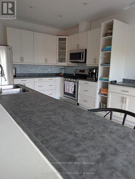 31 PAUL REXE BOULEVARD E - 13