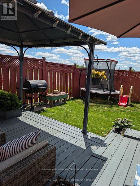 31 PAUL REXE BOULEVARD E - 18