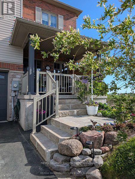 31 PAUL REXE BOULEVARD E - 2