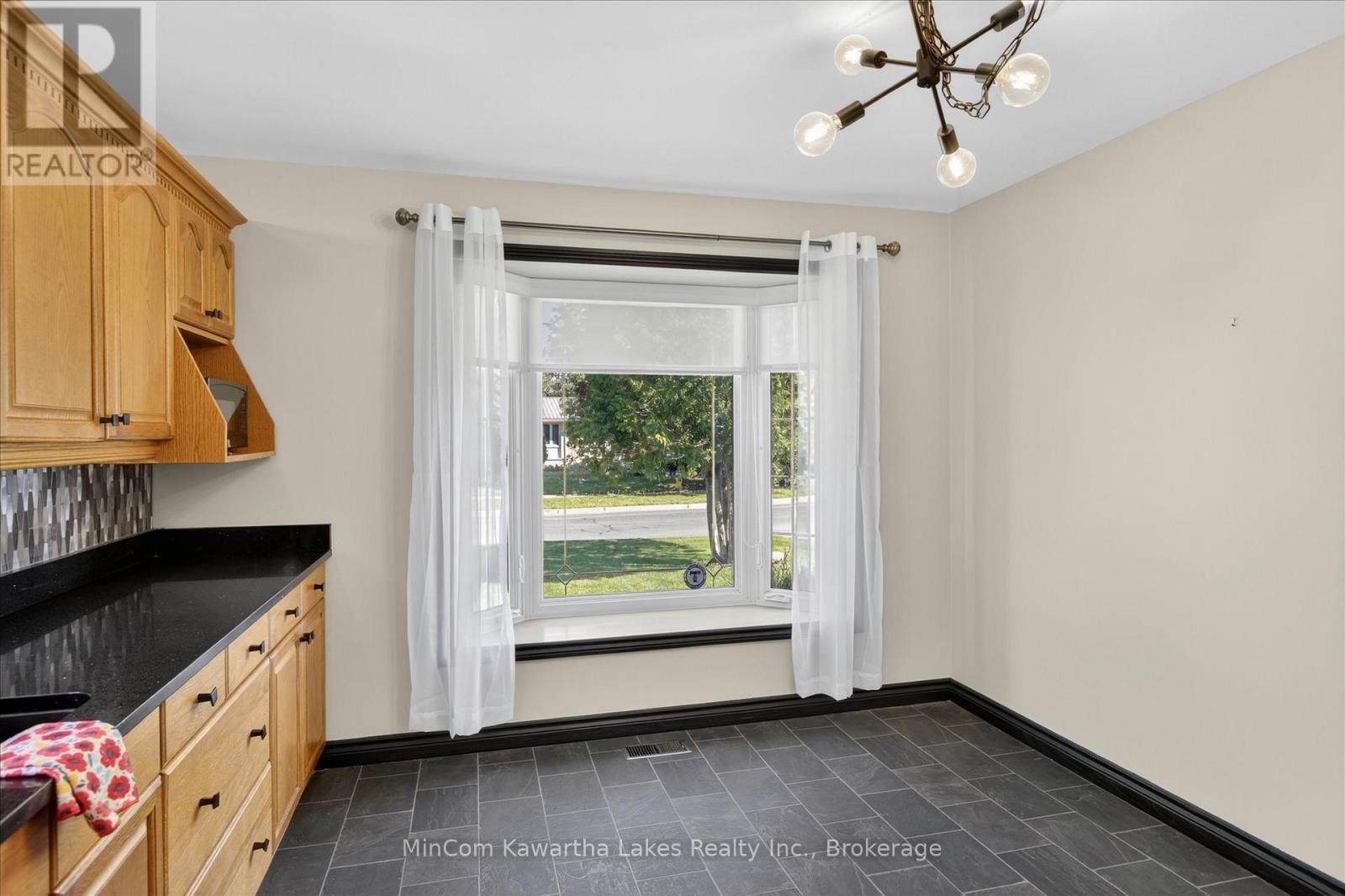 948 ST PAULS STREET - 10