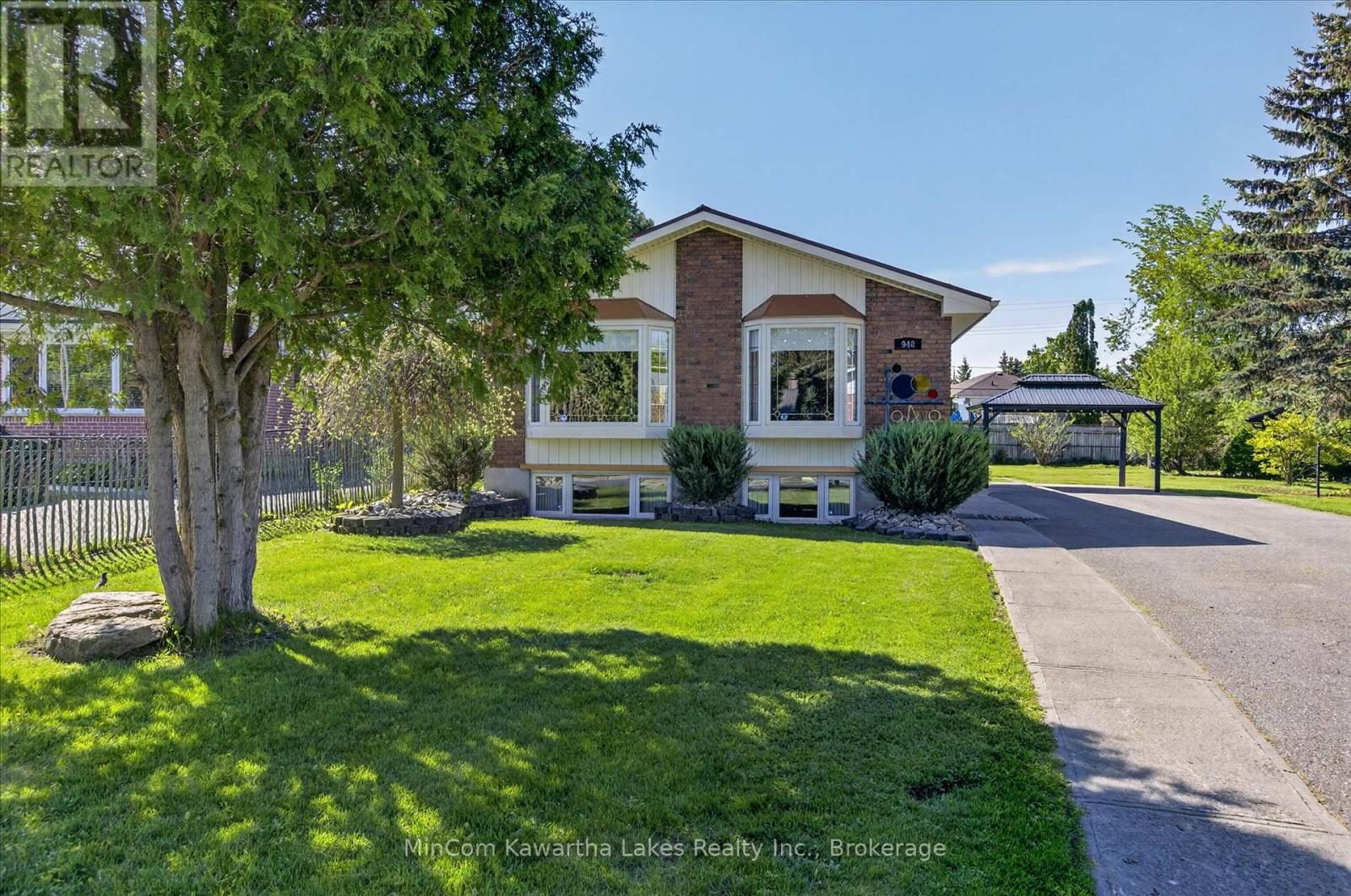 948 ST PAULS STREET - 2