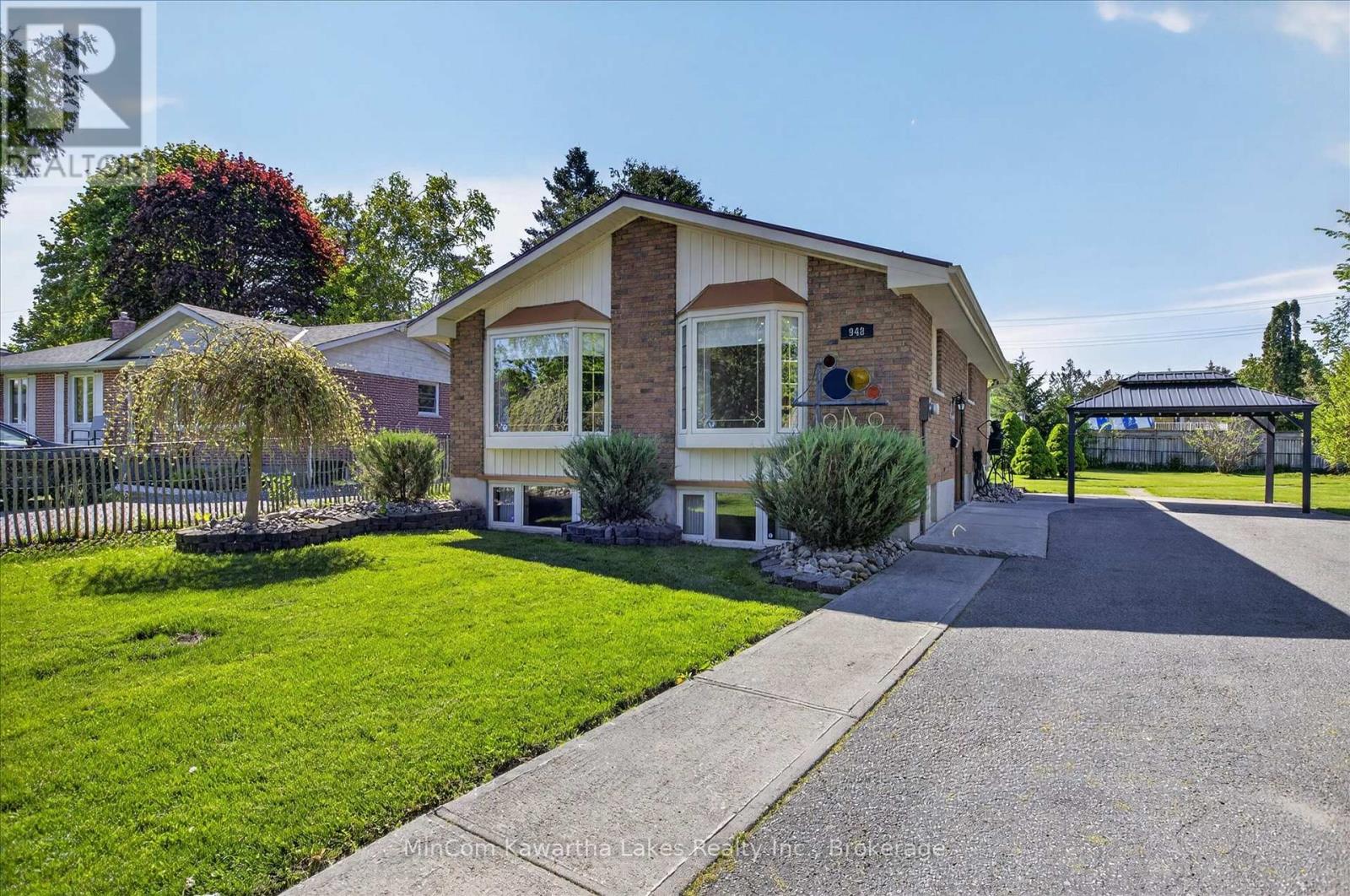 948 ST PAULS STREET - 4