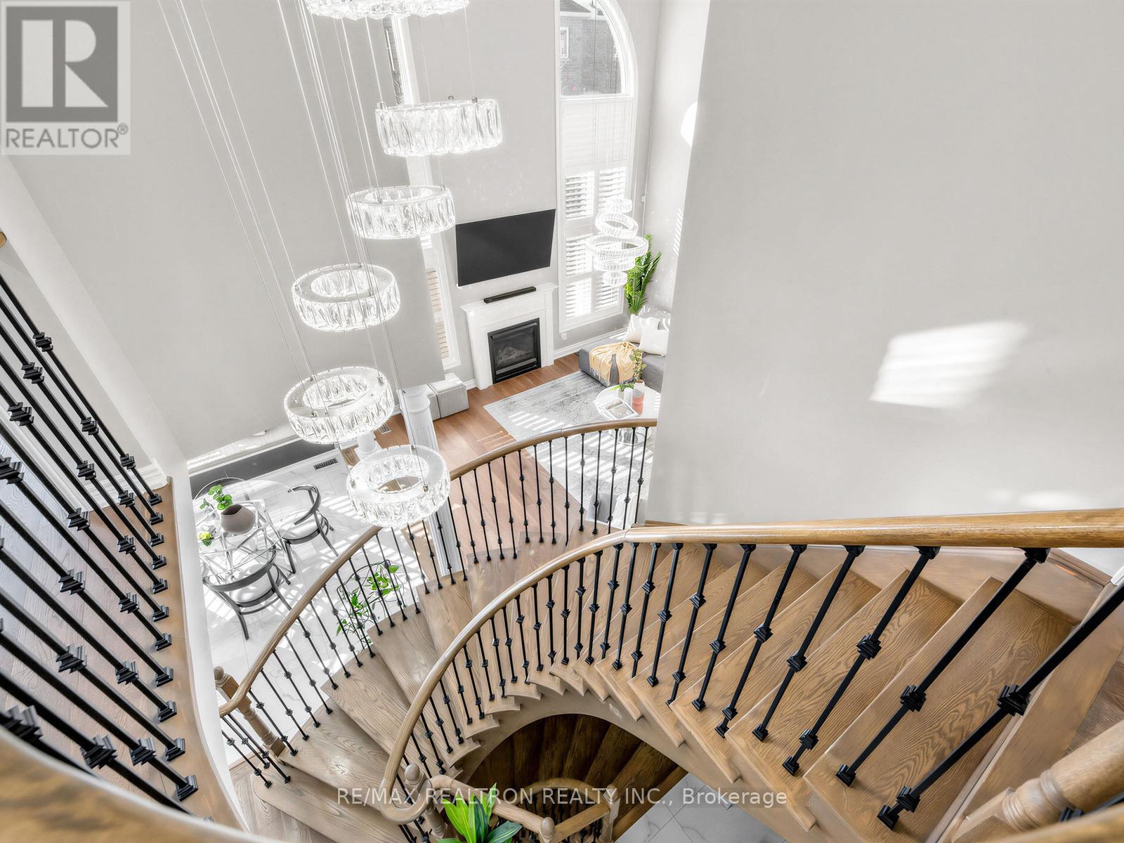 21 RENNIE AVENUE - 22